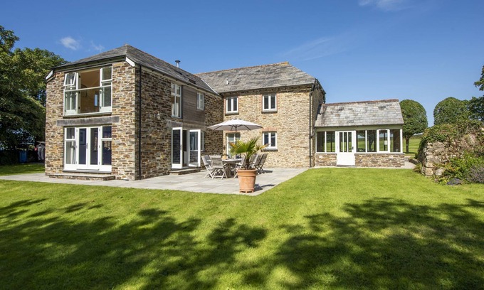 Winnard's Perch House | Mowhay Barn - a house that sleeps 8 guests in 4 bedrooms