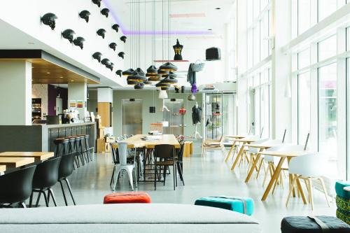 Somma Lombardo Hotel | Moxy Milan Malpensa Airport