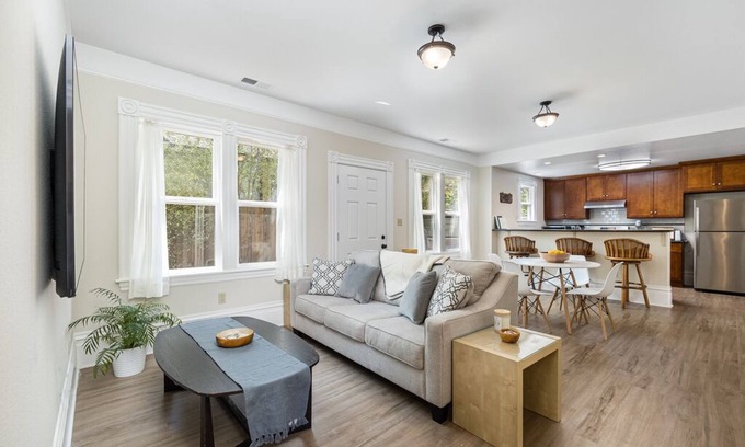 West Alameda House | Mozart’s Flat - Fully Renovated with Blazing WiFi