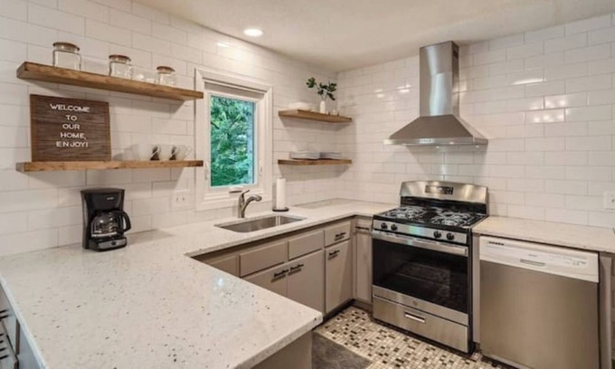 Fridley House | Mpls Marvel: Spacious Retreat
