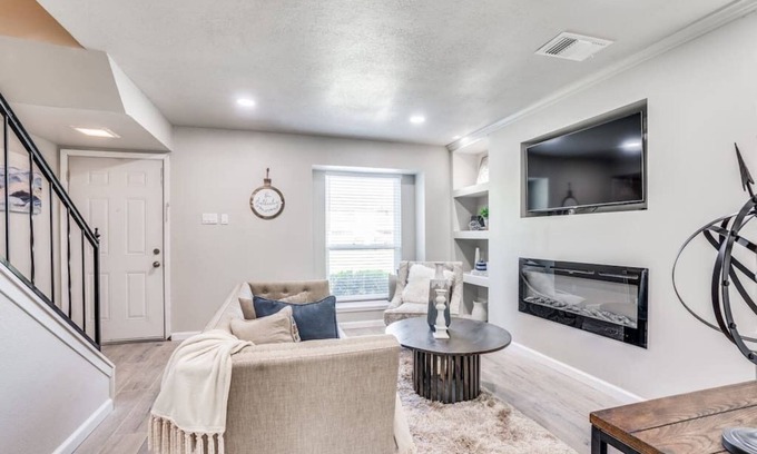 Grand Prairie Apartment | Mpressive Retreat!