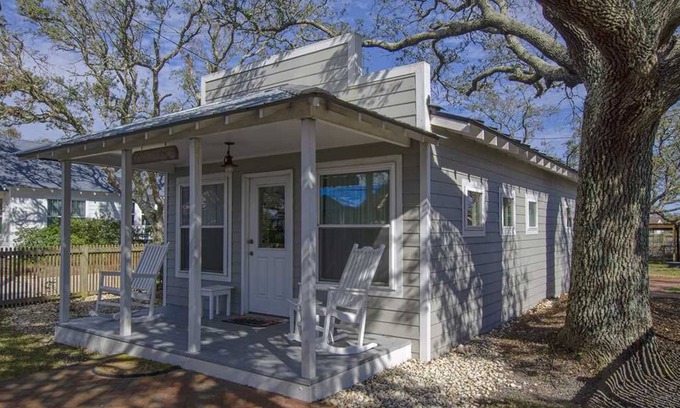 Harkers Island House | Mr. Bennies Cafe