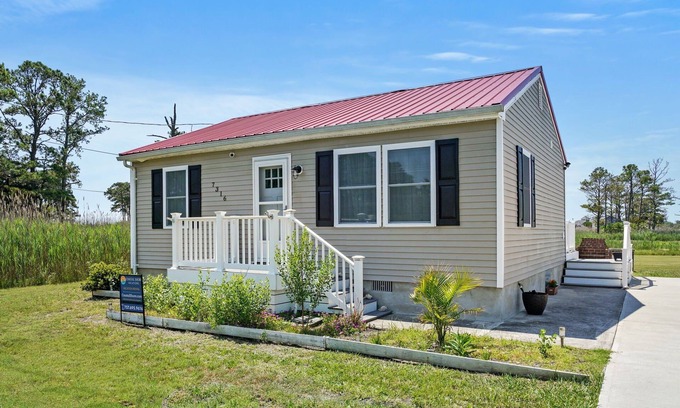 Chincoteague House | Ms Kitty's Bayside Bungalow, Park, Pet Friendly