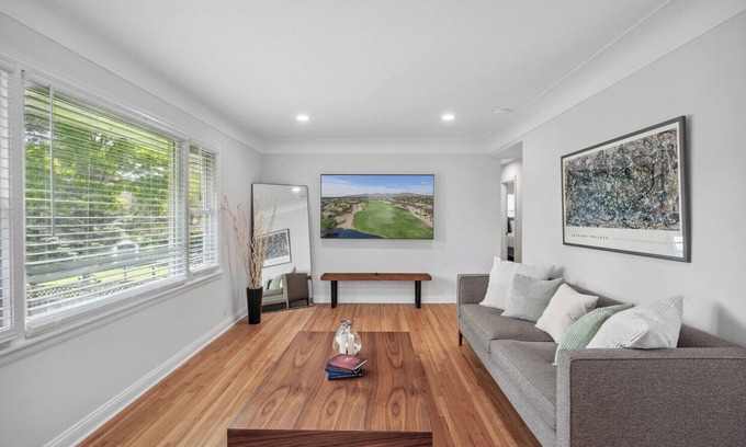 Richfield House | MSP/Mall of America/Pond View with garden oasis