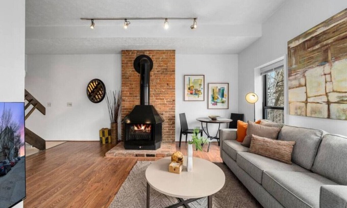 Mount Adams Apartment | Mt. Adams 1BR | Free Parking