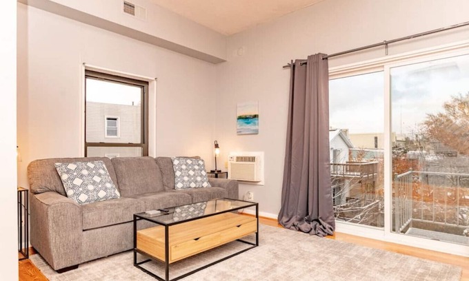 Mount Adams Apartment | Mt. Adams 1BR Great Location! Steps from Monastery
