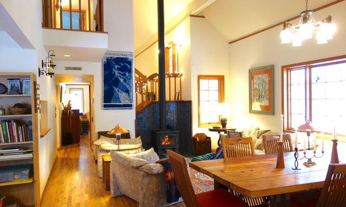 Ashland House | Mt Ashland Homestead, Ashland 10m, 40 ridgetop acres old forest, right by PCT