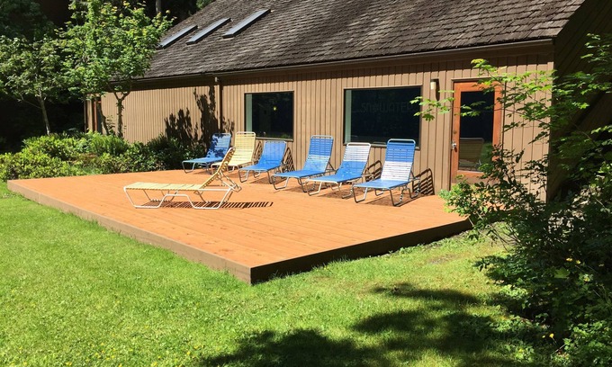 Glacier Apartment | Mt. Baker Lodging Condo 57 - Sleeps 6!