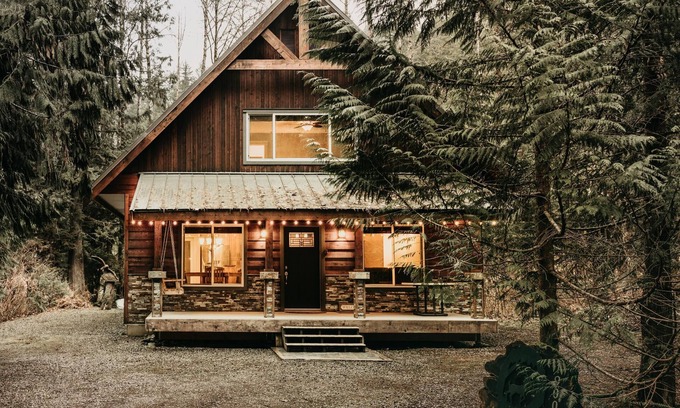 Glacier Cabin | Mt. Baker Rim Cabin #22 - Hot Tub - WiFi - Pets Ok
