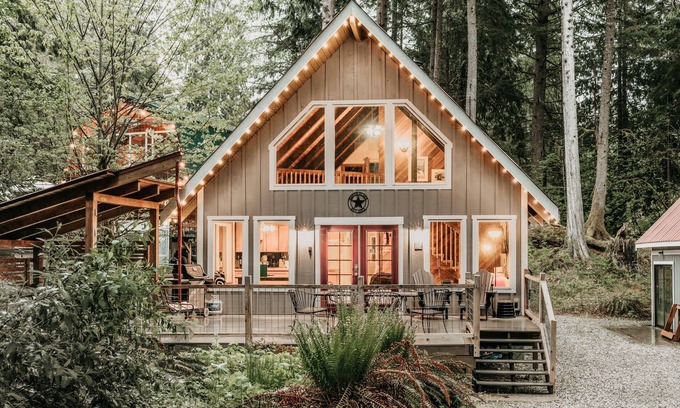 Glacier Cabin | Mt. Baker Rim Cabin #99 - Hot Tub - WiFi - Pets Ok