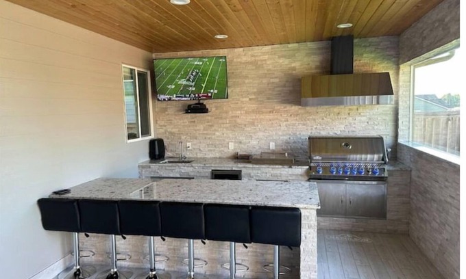 Carver House | Mt Hood Luxury Home with Hot tub Game room & More