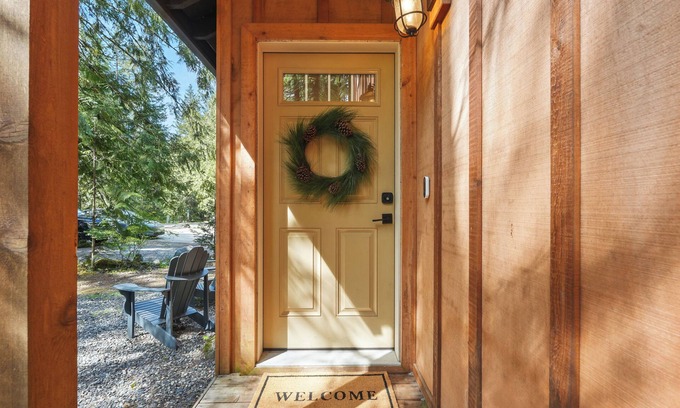 Rhododendron Cabin | Mt Hood Retreat Hot Tub/Pool Sleeps 7 DogsOK