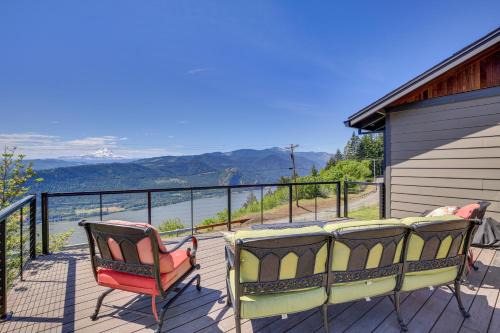 Underwood House | Mt Hood Views Modern Underwood Home with Deck!