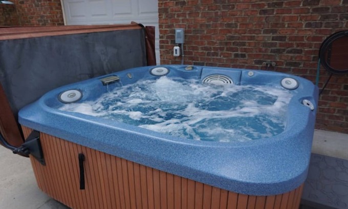 Pilot Mountain Apartment | Mt Pilot Haven With Hot Tub