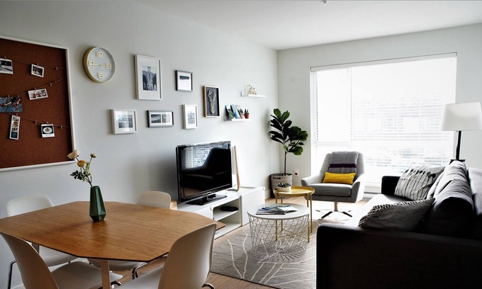 Mount Pleasant Apartment | ★★★Mt. Pleasant, family friendly neighbourhood, minutes to downtown★★★