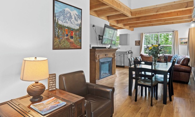 Paradise Estates House | Mt. Rainier Chalet w/Sauna-Game Table-Hot Tub-Massage Chair-EV-WiFi
