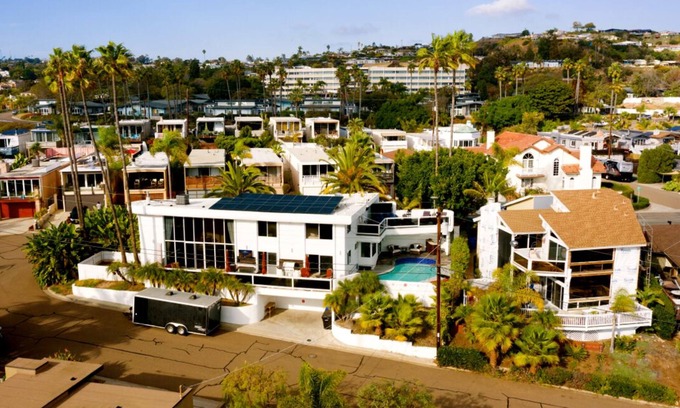 North Pacific Beach House | MT. SOLEDAD BEACH PARADISE - AMAZING PANORAMIC VIEWS! - HEATED POOL & JACUZZI