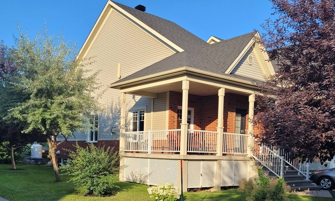 Mont-St-Hilaire House | Mt-St-Hilaire, 10 Minute walk to Train Station, train to downtown Montreal