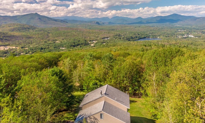 Madison House | Mtn Top Home w/Views of Mt. Washington & Speakeasy