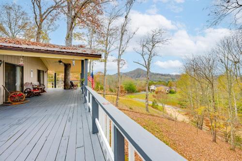 Franklin House | Mtn-View Home with Game Room in Franklin!