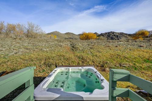 Weldon House | Mtn-View Weldon Home Walk to Pacific Crest Trail