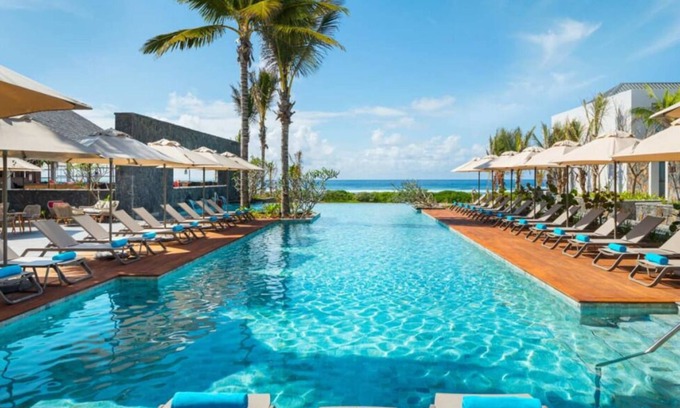 Plaine Magnien Hotel | Comfort and Convenience! 3 Modern Units, Beachfront, Outdoor Pool, Free Parking!