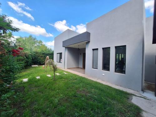 Belen de Escobar House | Muana Escobar