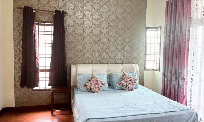 Sabak Aur Apartment | Muar Homestay [Located at Sabak Awor Seafood Court]