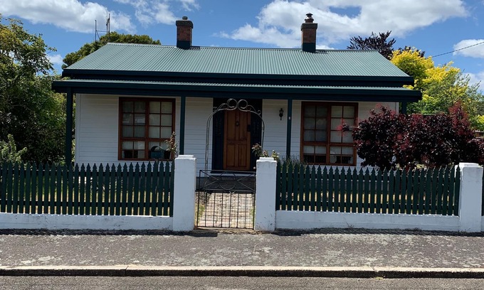 Penguin House | Much Loved Period Cottage