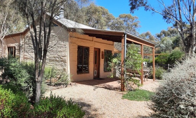 Muckleford South Cottage | Muckleford Forest Cottage - Bush retreat, wood fire, pizza oven and stunning dam
