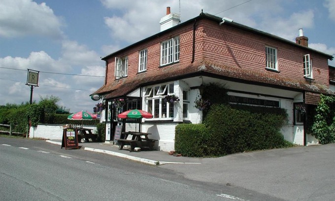 Alfold Hotel | Mucky Duck Inn