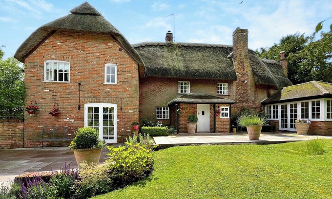 Shalbourne Cottage | Mulberry Cottage - Casa Bonita