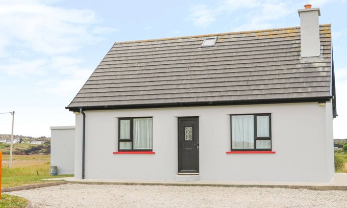 Annagry Cottage | MULLAGHDERG BANKS, pet friendly in Kincasslagh, County Donegal