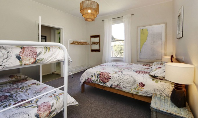 Hat Head House | Muller's Cottage: A Spacious and Pet-Friendly Three-Bedroom Retreat.