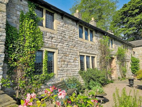 Castleton House | Mullions Cottage