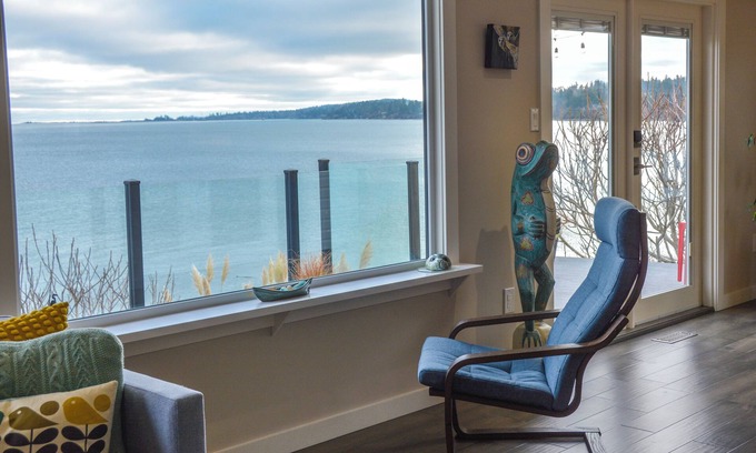 Sidney House | Multi-family home: 5 BR, 2 Kitchens, 2 Living Rooms, 1 Beach and infinite views!