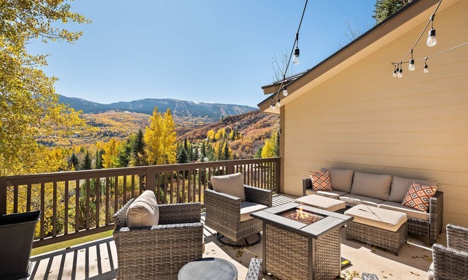 Snowmass Village House | Multi-Level Snowmass Retreat. Private Hot Tub & Sauna, Balcony with Stunning View! Driveway Parking