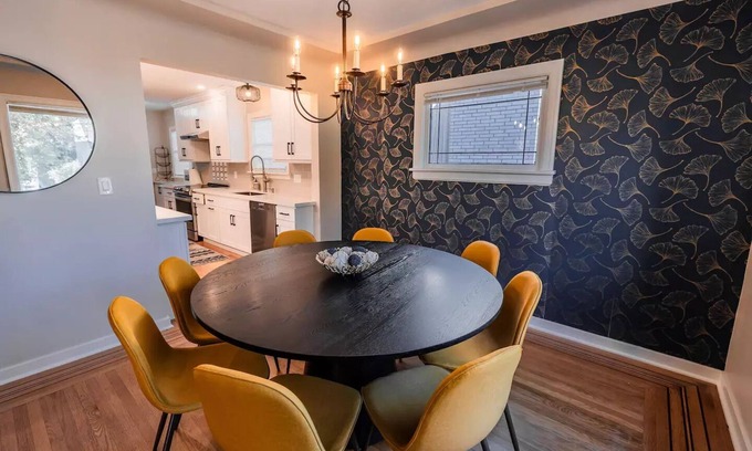 Seattle House | Multigenerational families, work groups, friends, gather a block from Greenlake!