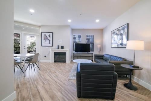 La Brea Hotel | Multiple Miracle Mile Apartments Hub