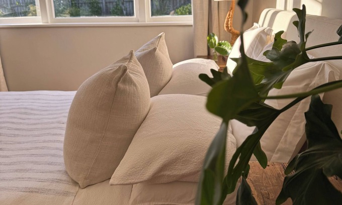 Muriwai Cottage | Muriwai Beachstays - Pango Cottage