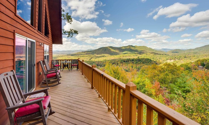 Murphy Cabin | Murphy Chalet w/ Fire Pit & Stunning Mountain View