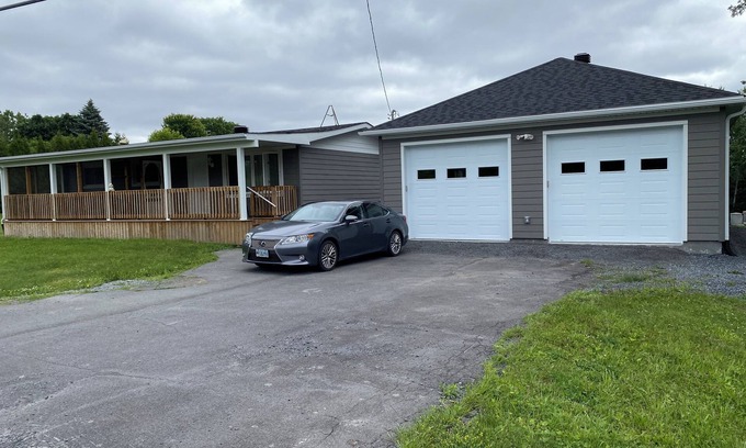 South Glengarry House | MURPHY'S RETREAT COTTAGE # 2 CLOSE TO CORNWALL