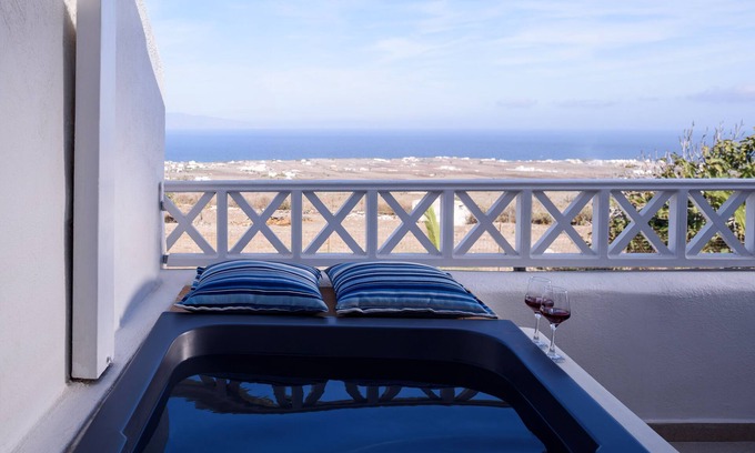 Oia Apartment | Muses Cycladic Suites - Compact Two-Bedroom Sea View Suite with Outdoor Hot Tub