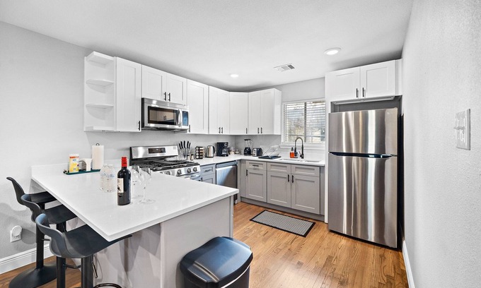 MacGregor Apartment | Museums Med Center Cozy Apt | Games BBQ Fire Pit
