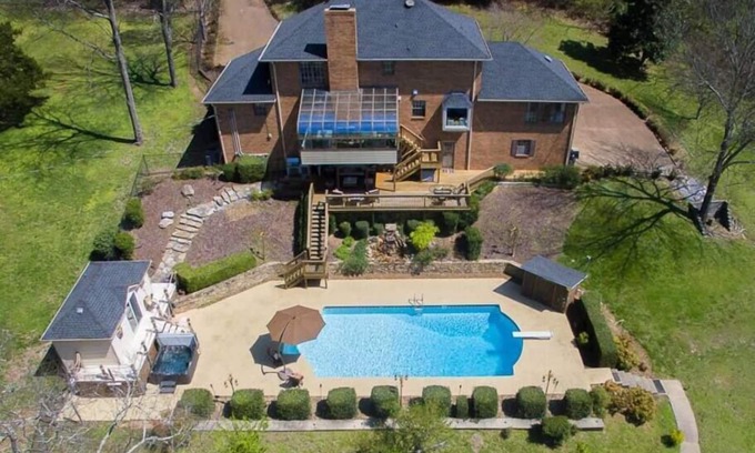 Franklin House | Music City Luxury sleeps 12+ pool, hot tub, tennis