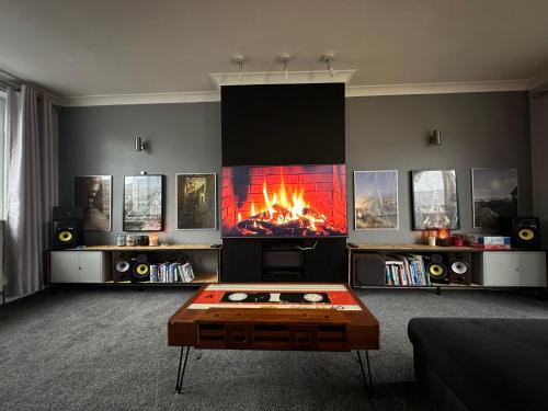 Churwell Apartment | Music lovers house