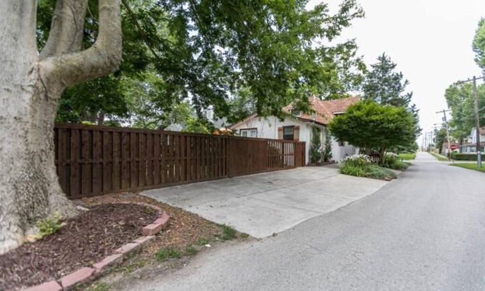 Springfield Apartment | Music Room Basement Apartment w/Private Entrance