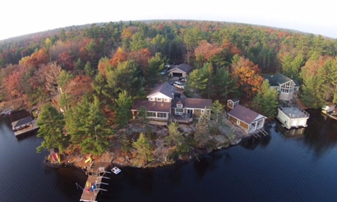 Big Chute Cottage | Muskoa Lake retreat, 5 bedrooms, 4 season with hot tub, fire pit, fireplace