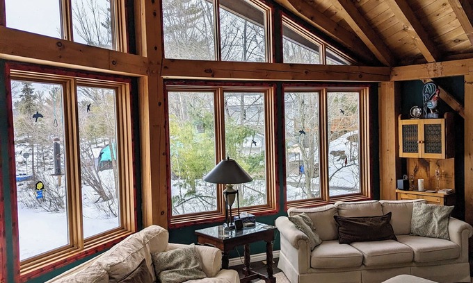 Washago Cottage | Muskoka 4 season Chalet: Beach Vball, Hot tub, Gourmet Cooking, more!