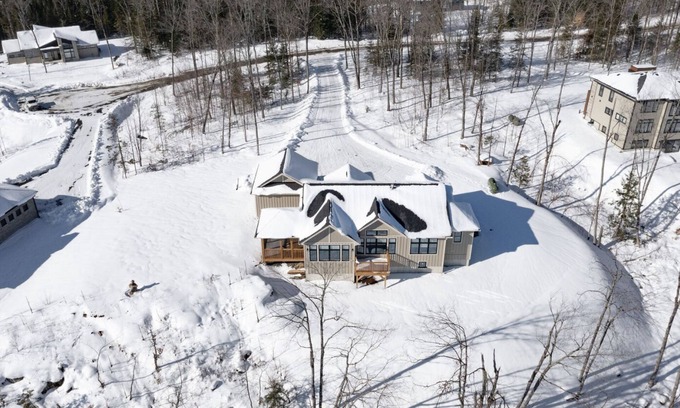 Lake of Bays Cottage | Muskoka Brand New Cottage - Zen Retreat For Nature Lovers near Algonquin Park
